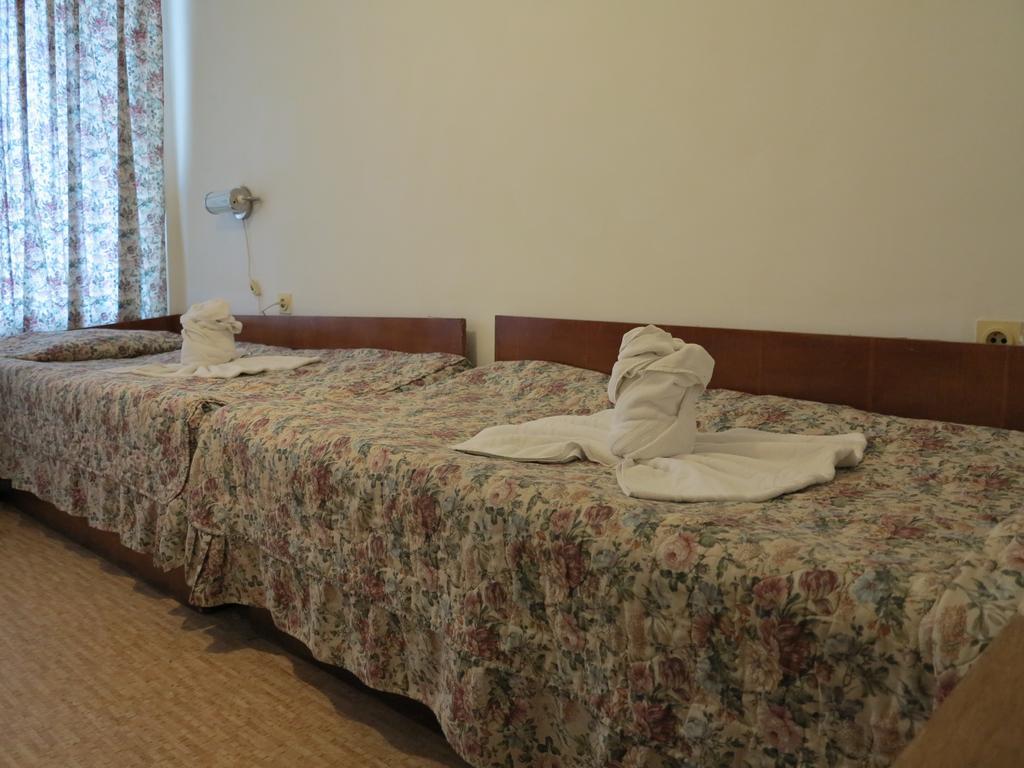 Hotel Tango غولدن ساندز المظهر الخارجي الصورة