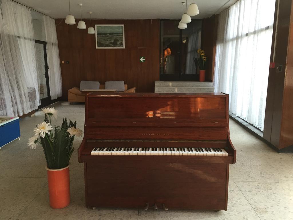 Hotel Tango غولدن ساندز المظهر الخارجي الصورة