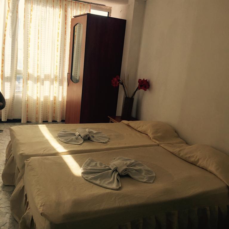 Hotel Tango غولدن ساندز المظهر الخارجي الصورة