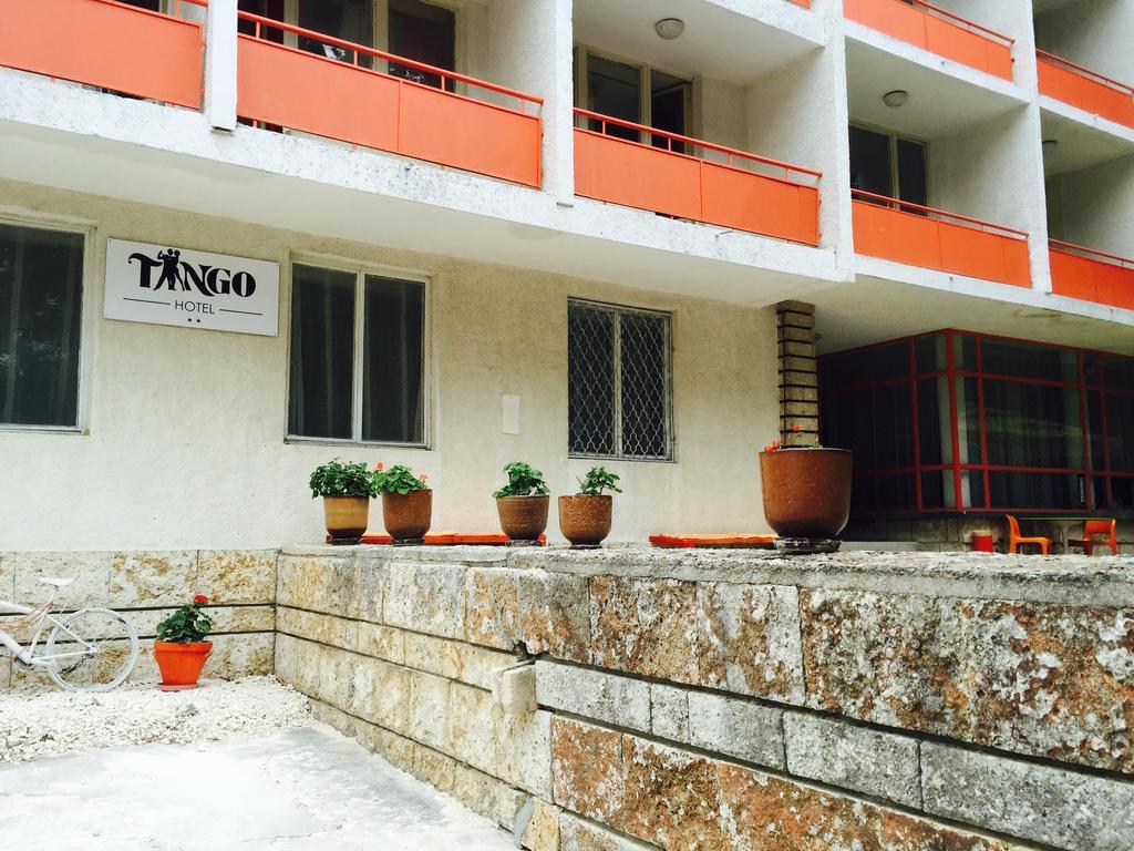 Hotel Tango غولدن ساندز المظهر الخارجي الصورة