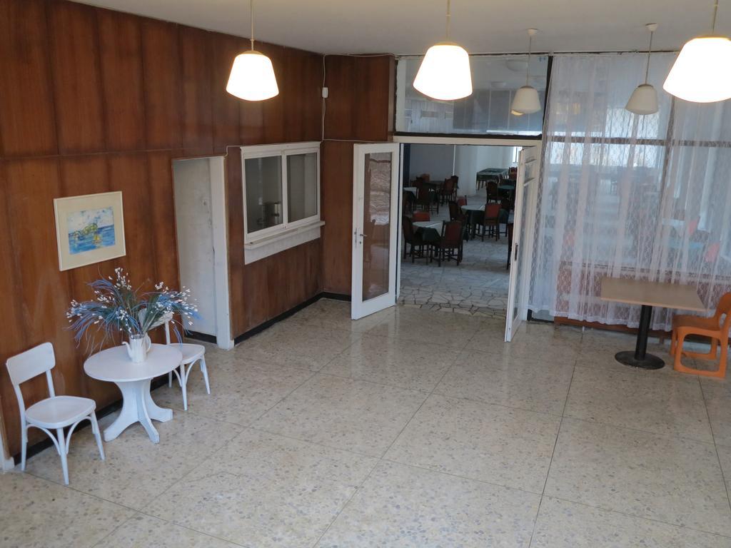 Hotel Tango غولدن ساندز المظهر الخارجي الصورة