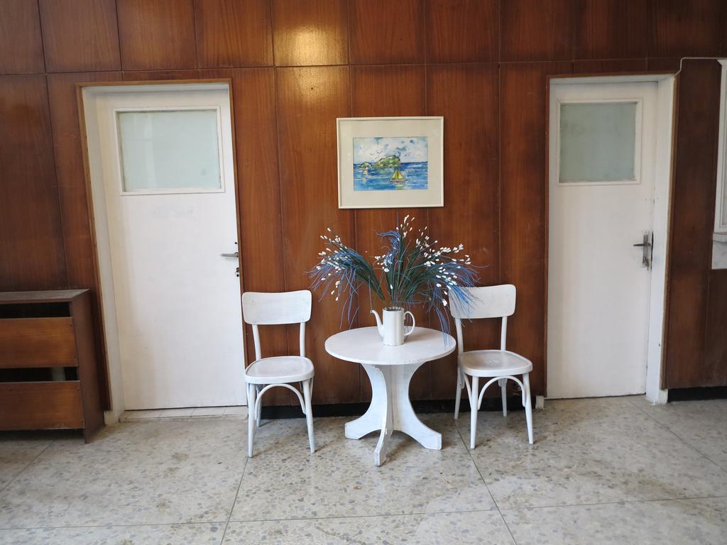 Hotel Tango غولدن ساندز المظهر الخارجي الصورة