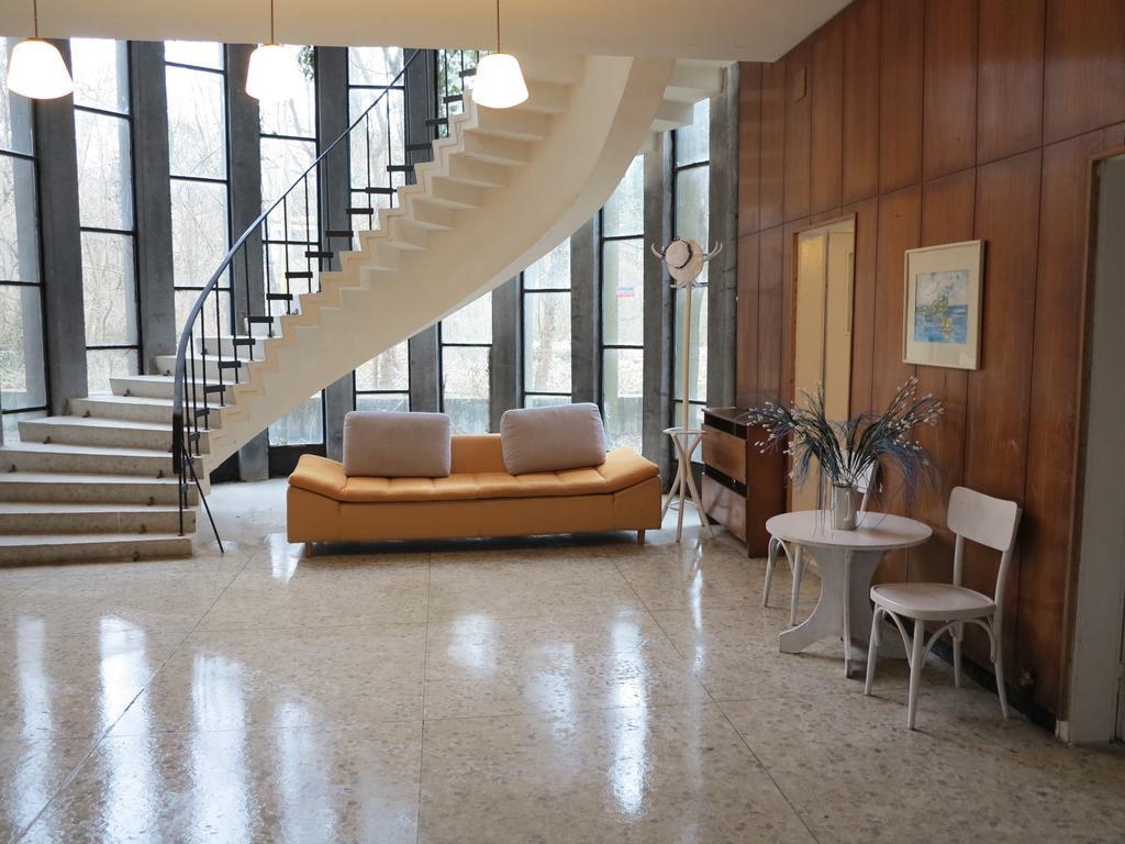 Hotel Tango غولدن ساندز المظهر الخارجي الصورة
